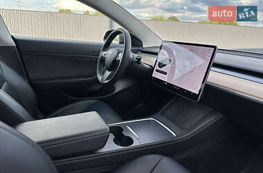 Седан Tesla Model 3 2021 в 