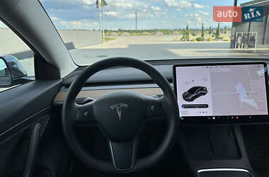 Седан Tesla Model 3 2021 в 