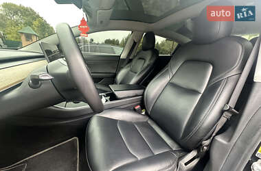 Седан Tesla Model 3 2020 в 