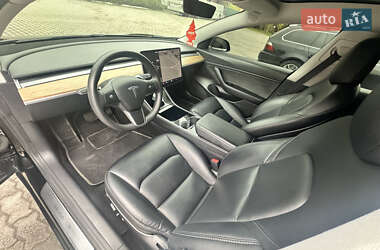 Седан Tesla Model 3 2020 в 