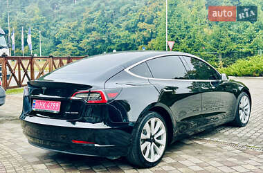 Седан Tesla Model 3 2020 в 