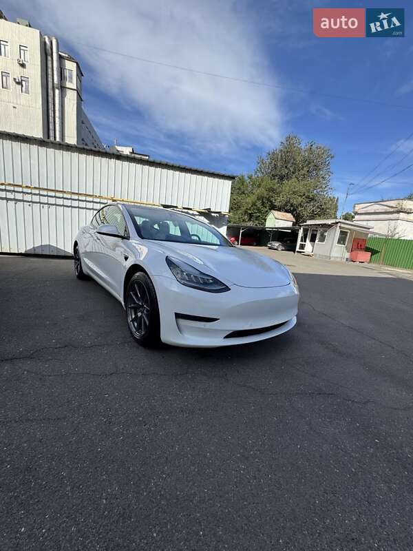 Седан Tesla Model 3 2021 в Кривом Роге