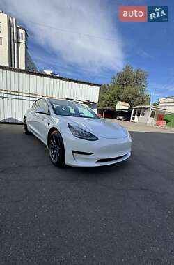 Седан Tesla Model 3 2021 в 