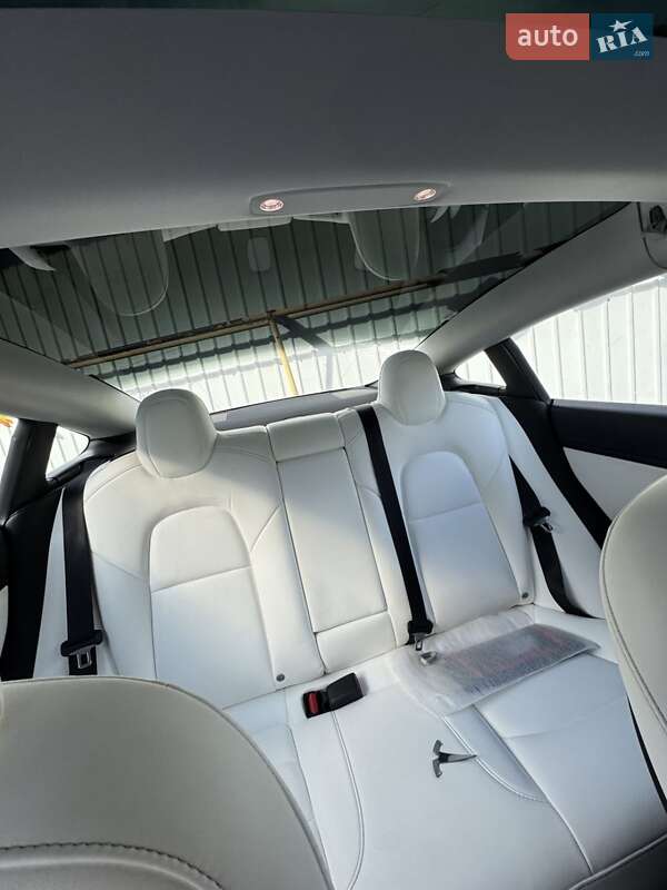 Седан Tesla Model 3 2021 в Кривом Роге