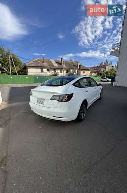 Седан Tesla Model 3 2021 в 