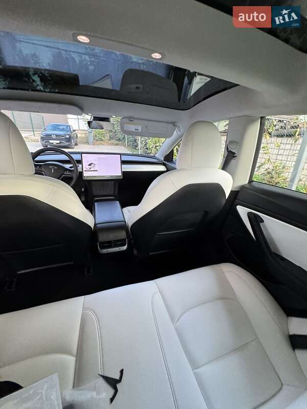 Седан Tesla Model 3 2021 в Кривом Роге