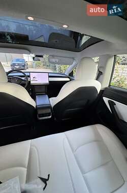 Седан Tesla Model 3 2021 в 