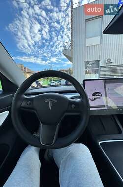 Седан Tesla Model 3 2021 в 