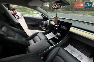 Седан Tesla Model 3 2019 в 