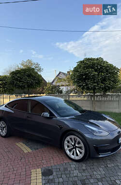 Седан Tesla Model 3 2021 в 
