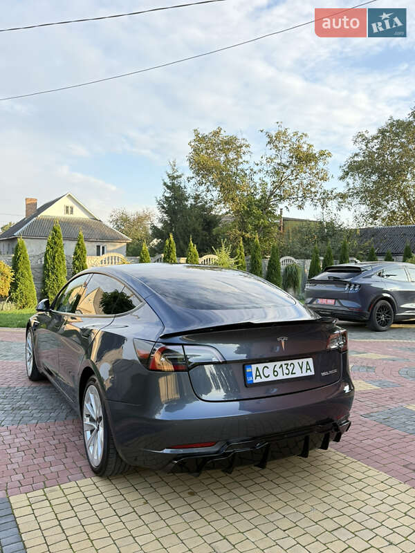 Седан Tesla Model 3 2021 в Луцьку