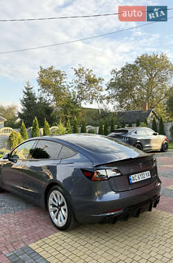 Седан Tesla Model 3 2021 в 