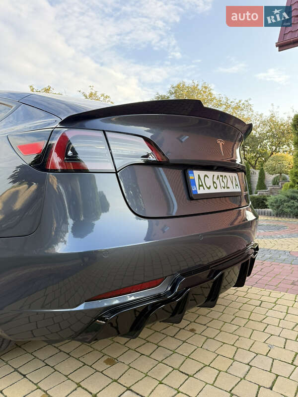Седан Tesla Model 3 2021 в Луцьку