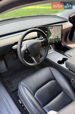 Седан Tesla Model 3 2021 в 