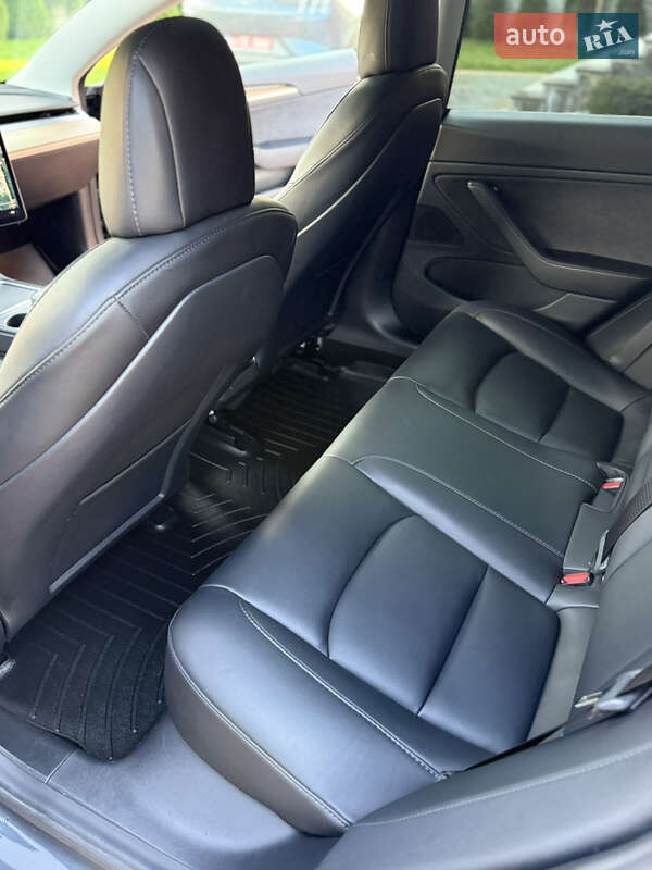 Седан Tesla Model 3 2021 в Луцьку