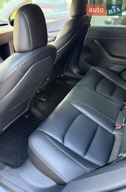 Седан Tesla Model 3 2021 в 