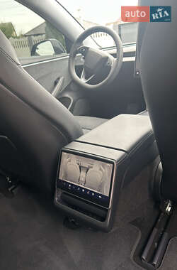 Седан Tesla Model 3 2024 в 