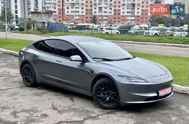 Седан Tesla Model 3 2024 в 