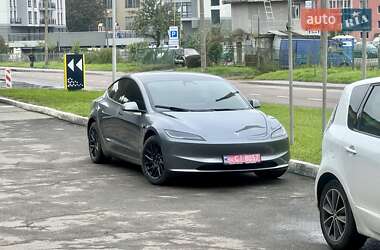 Седан Tesla Model 3 2024 в 