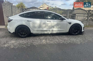Седан Tesla Model 3 2021 в 