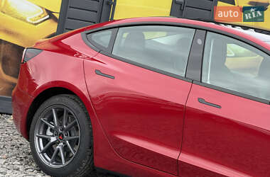 Седан Tesla Model 3 2022 в 