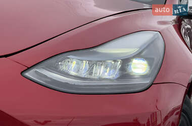 Седан Tesla Model 3 2022 в 