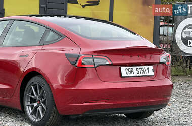 Седан Tesla Model 3 2022 в 