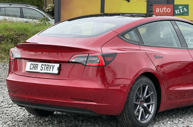 Седан Tesla Model 3 2022 в 