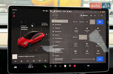 Седан Tesla Model 3 2022 в 