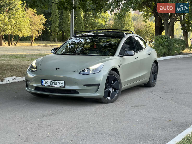 Tesla Model 3 2022