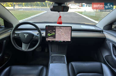 Седан Tesla Model 3 2022 в 