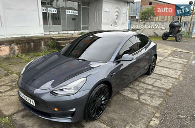 Седан Tesla Model 3 2022 в 