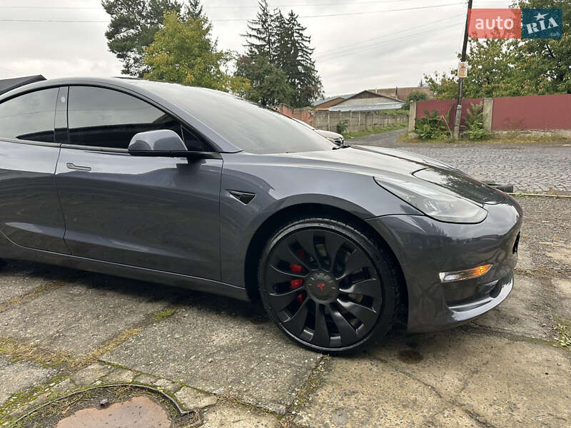 Седан Tesla Model 3 2022 в Мукачевому