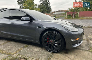 Седан Tesla Model 3 2022 в 