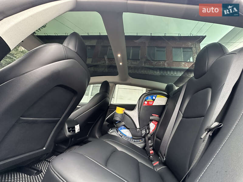 Седан Tesla Model 3 2022 в Мукачевому