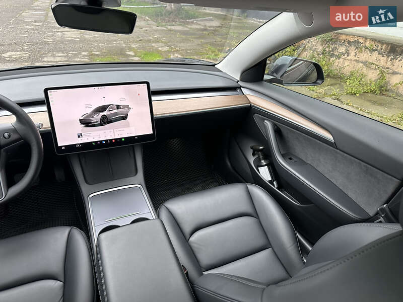 Седан Tesla Model 3 2022 в Мукачевому