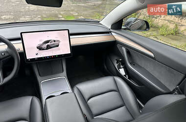 Седан Tesla Model 3 2022 в 