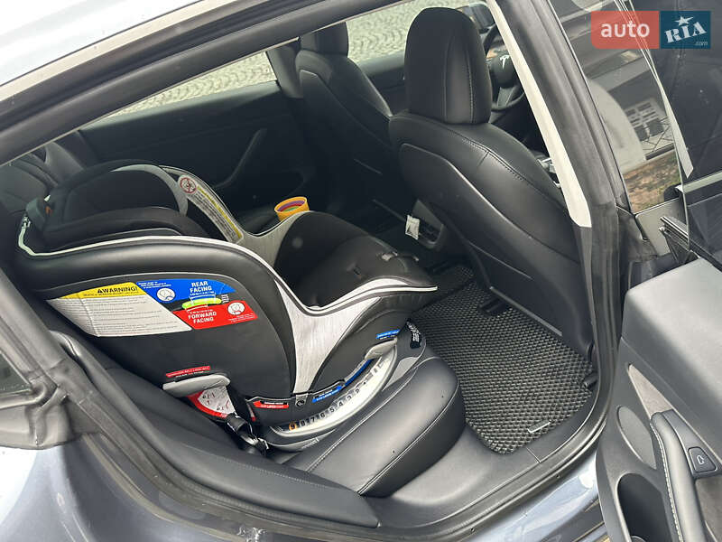 Седан Tesla Model 3 2022 в Мукачевому