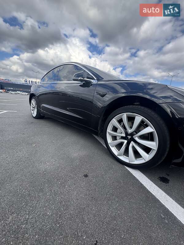 Седан Tesla Model 3 2018 в Дніпрі