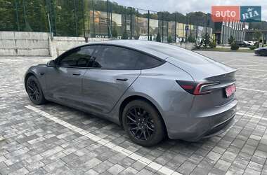 Седан Tesla Model 3 2024 в 