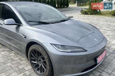Седан Tesla Model 3 2024 в 