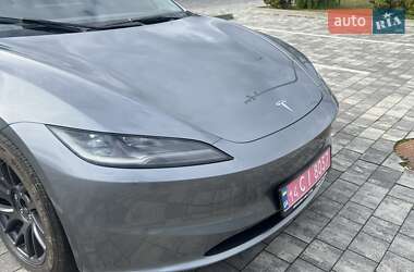 Седан Tesla Model 3 2024 в 
