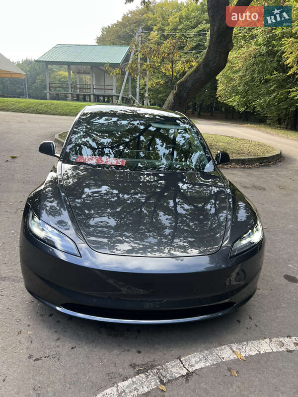 Tesla Model 3 2024