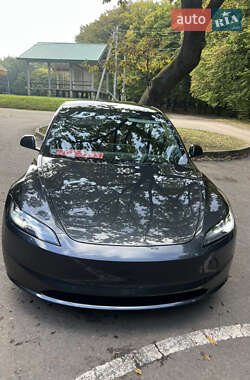 Седан Tesla Model 3 2024 в 