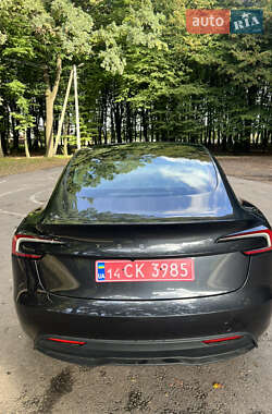 Седан Tesla Model 3 2024 в 