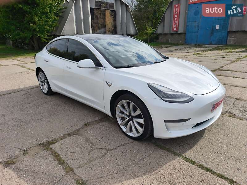 Седан Tesla Model 3 2019 в Стрые