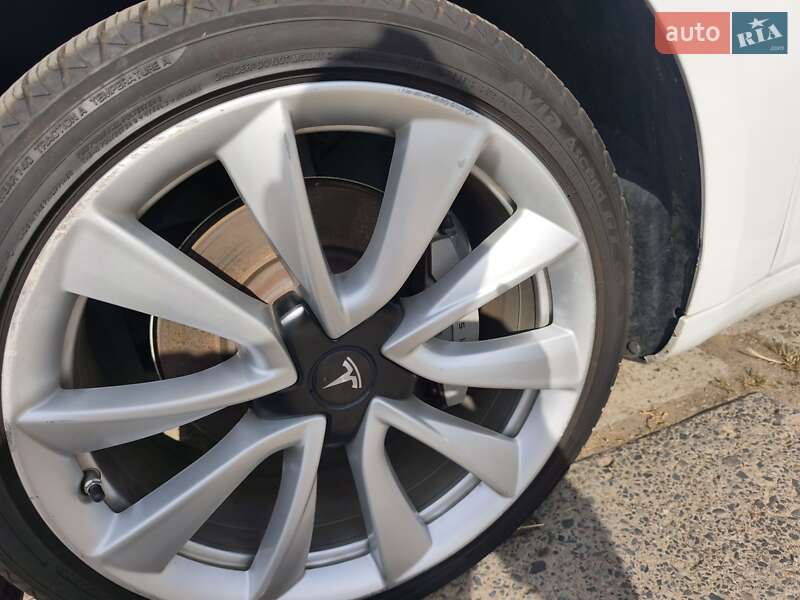 Седан Tesla Model 3 2019 в Стрые
