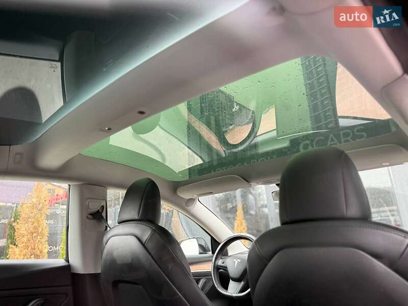 Седан Tesla Model 3 2021 в Киеве