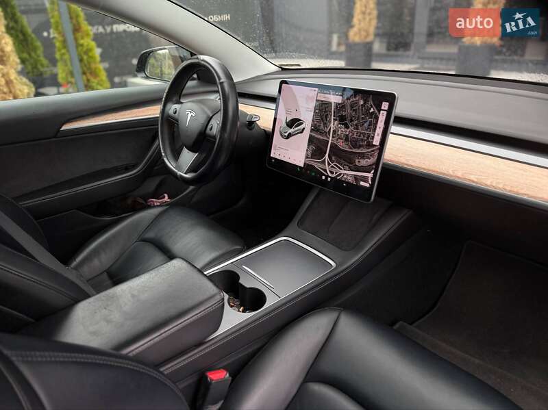 Седан Tesla Model 3 2021 в Киеве