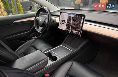 Седан Tesla Model 3 2021 в 